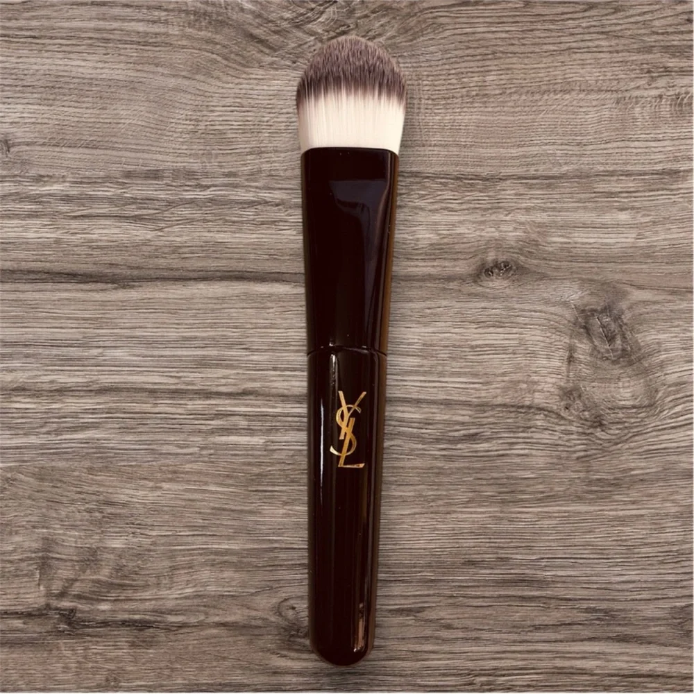 YSL Mini Foundation Brush – Travel Size ✨